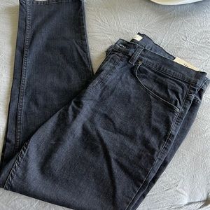 Men’s Perry Ellis very slim dark wash jeans